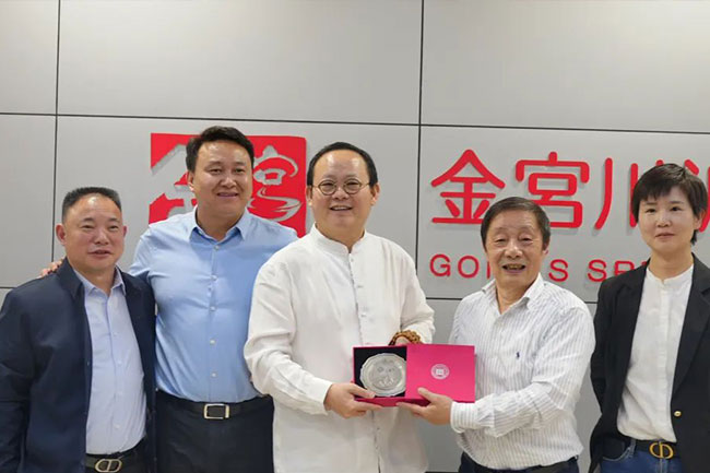 金宮，金宮雞精，金宮味精，金宮火鍋底料，金宮香腸臘肉調(diào)料，金宮小龍蝦調(diào)料，金宮魚(yú)調(diào)料，金宮調(diào)料定制，金宮調(diào)味品定制